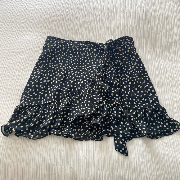 Cute Ruffled Mini Skirt - Picture 2 of 8